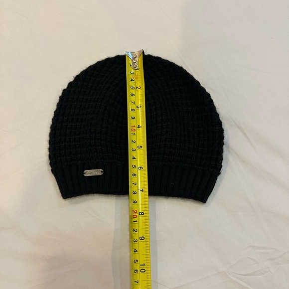 Calvin Klein Linda Richards Black Knit Beanie Hats - Picture 4 of 6
